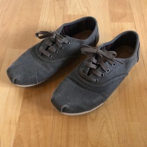 Women’s TOMS size 7